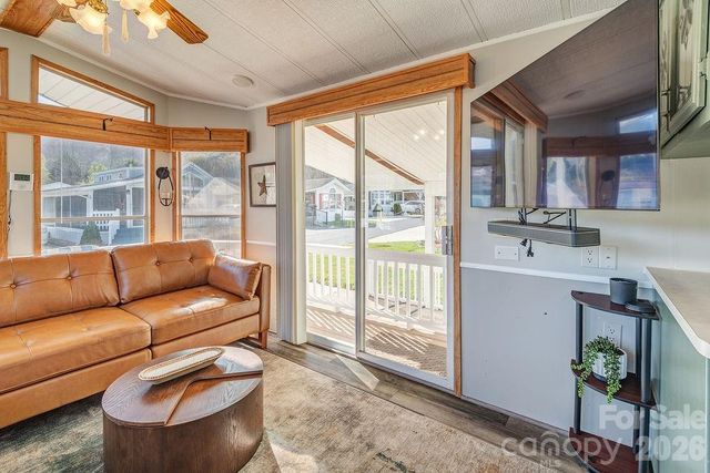 78 Strollers Lane, Waynesville, NC 28785