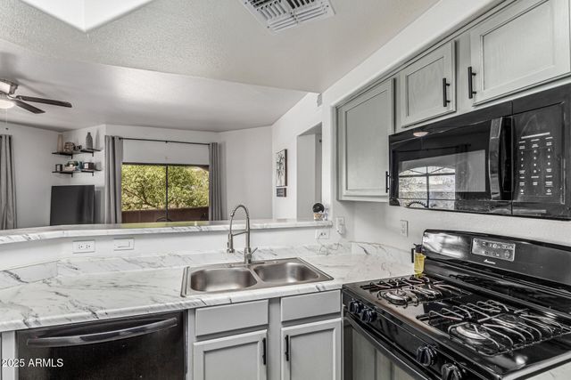 10030 W INDIAN SCHOOL Road 255, Phoenix, AZ 85037