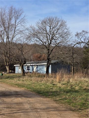 10537 Roundhill Road, Lincoln, AR 72744