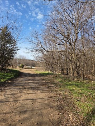 10537 Roundhill Road, Lincoln, AR 72744