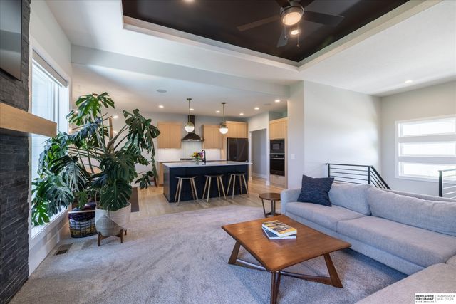 18620 Grand Avenue, Elkhorn, NE 68022