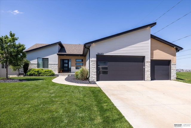18620 Grand Avenue, Elkhorn, NE 68022
