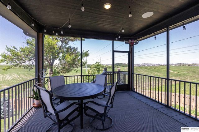 18620 Grand Avenue, Elkhorn, NE 68022