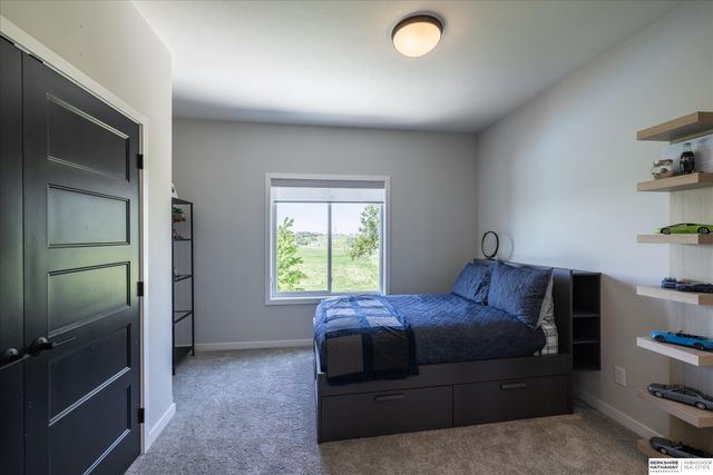 18620 Grand Avenue, Elkhorn, NE 68022