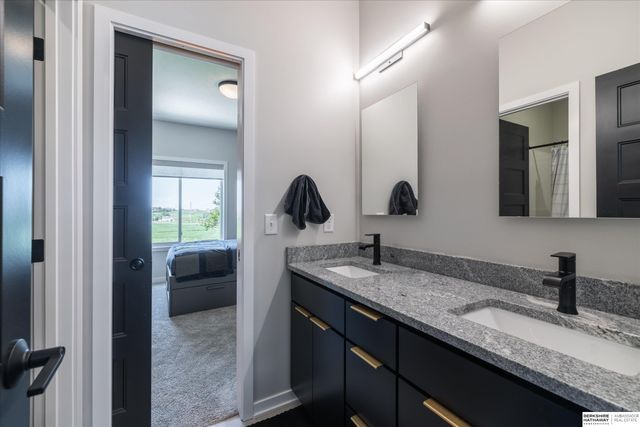 18620 Grand Avenue, Elkhorn, NE 68022