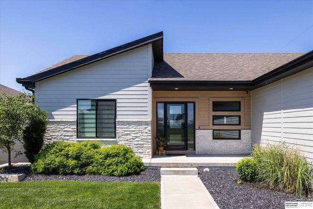 18620 Grand Avenue, Elkhorn, NE 68022