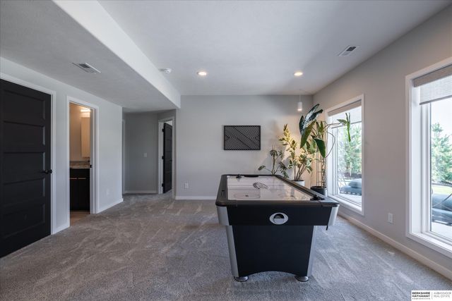 18620 Grand Avenue, Elkhorn, NE 68022