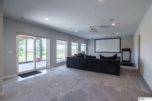 18620 Grand Avenue, Elkhorn, NE 68022