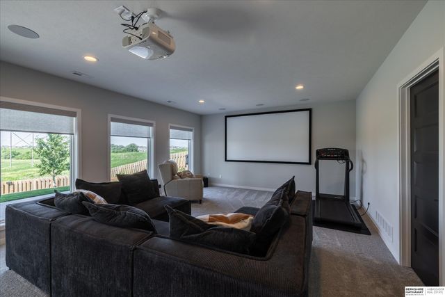 18620 Grand Avenue, Elkhorn, NE 68022