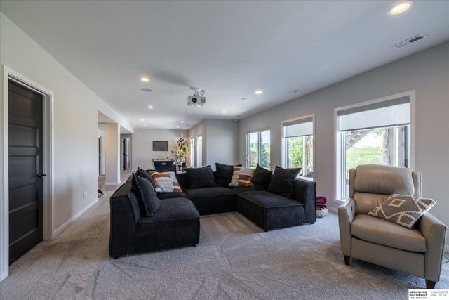18620 Grand Avenue, Elkhorn, NE 68022