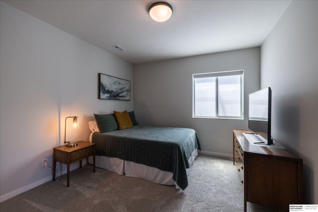 18620 Grand Avenue, Elkhorn, NE 68022