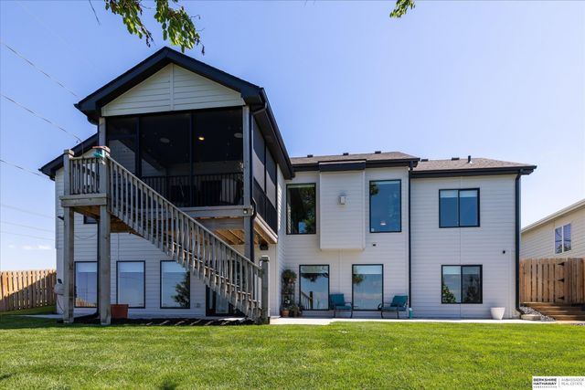 18620 Grand Avenue, Elkhorn, NE 68022