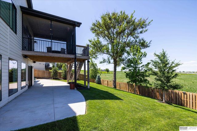 18620 Grand Avenue, Elkhorn, NE 68022