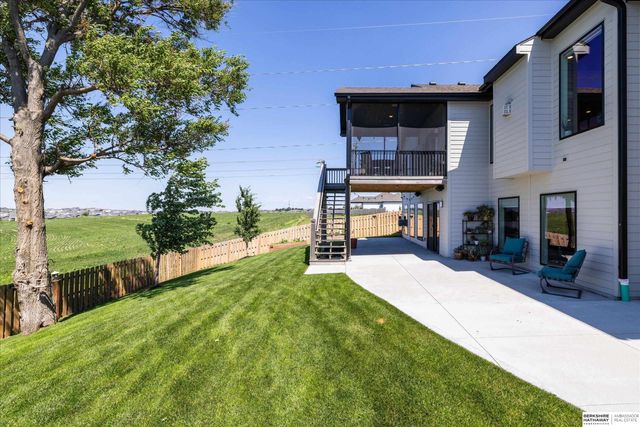 18620 Grand Avenue, Elkhorn, NE 68022