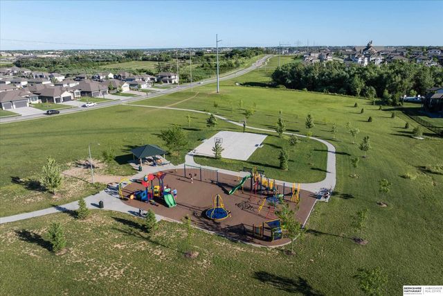 18620 Grand Avenue, Elkhorn, NE 68022