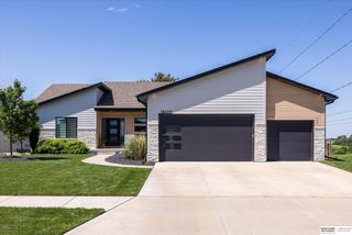 18620 Grand Avenue, Elkhorn, NE 68022