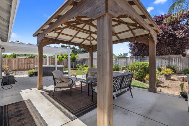 9280 Emerald Crest Dr, Elk Grove, CA 95624