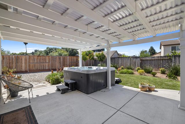 9280 Emerald Crest Dr, Elk Grove, CA 95624