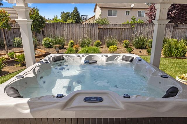 9280 Emerald Crest Dr, Elk Grove, CA 95624