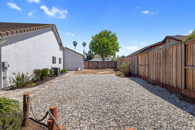 9280 Emerald Crest Dr, Elk Grove, CA 95624