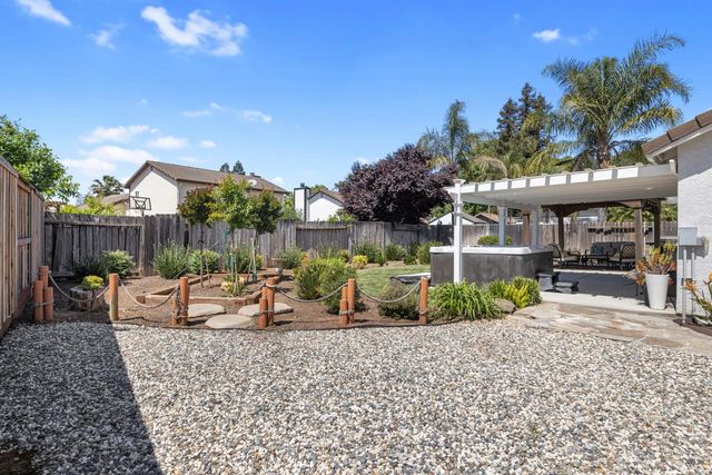 9280 Emerald Crest Dr, Elk Grove, CA 95624