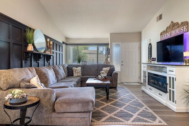 9280 Emerald Crest Dr, Elk Grove, CA 95624