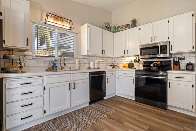 9280 Emerald Crest Dr, Elk Grove, CA 95624