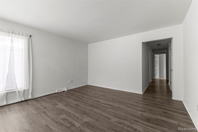 4421 Edgewood Street, Dearborn Heights, MI 48125