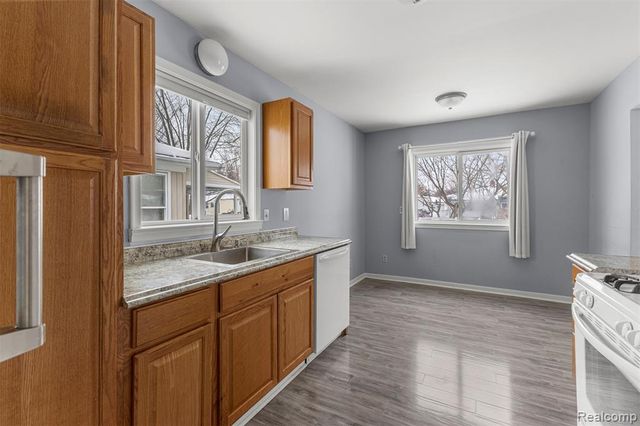 4421 Edgewood Street, Dearborn Heights, MI 48125