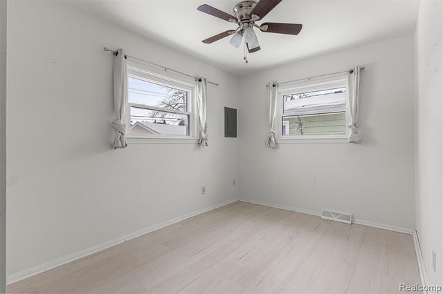 4421 Edgewood Street, Dearborn Heights, MI 48125