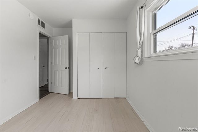 4421 Edgewood Street, Dearborn Heights, MI 48125