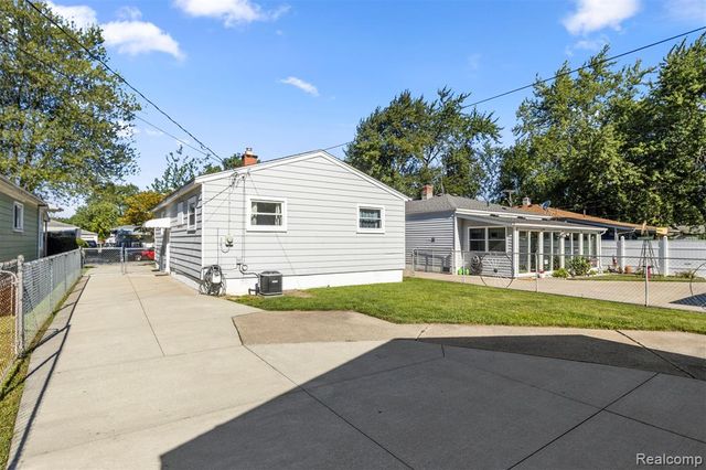 4421 Edgewood Street, Dearborn Heights, MI 48125