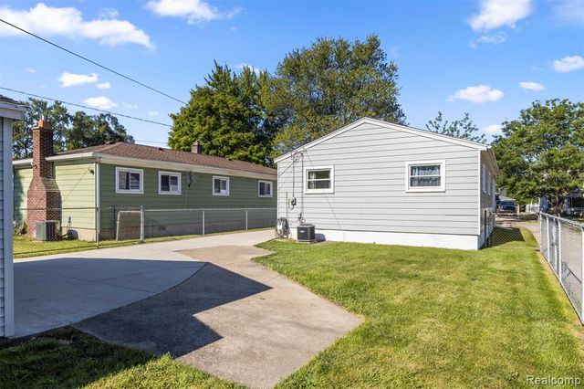 4421 Edgewood Street, Dearborn Heights, MI 48125