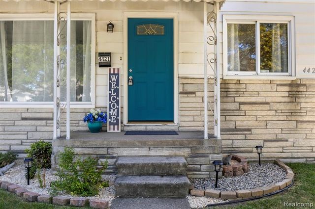4421 Edgewood Street, Dearborn Heights, MI 48125