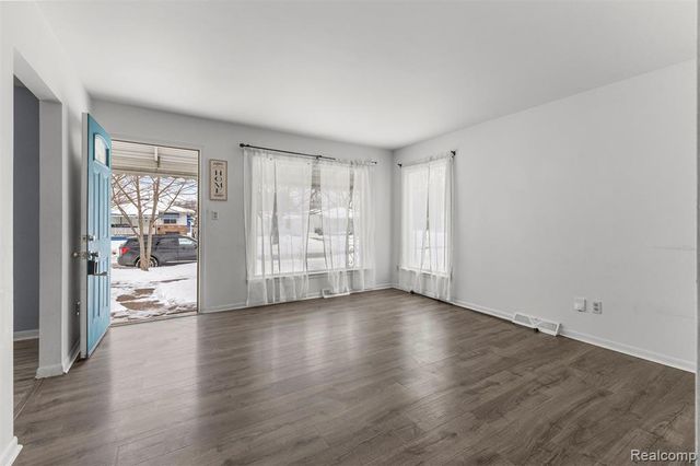 4421 Edgewood Street, Dearborn Heights, MI 48125