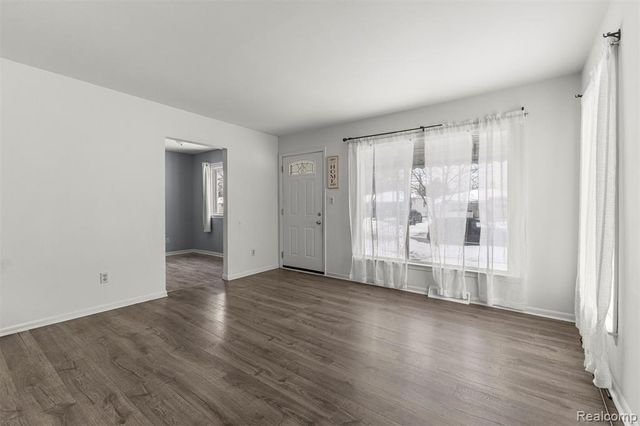 4421 Edgewood Street, Dearborn Heights, MI 48125