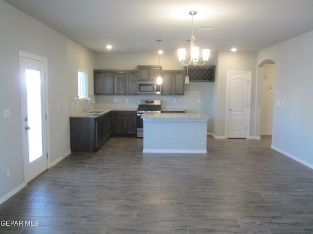 12253 Desert Cliff Court, El Paso, TX 79938