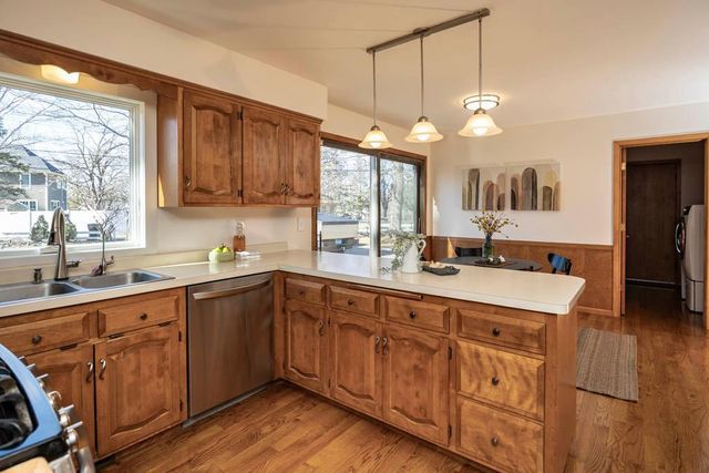 5600 W 70th Street, Edina, MN 55439