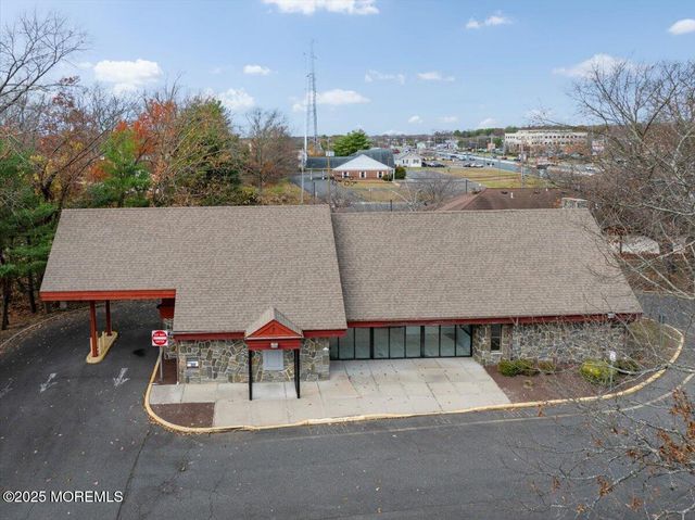 9 Wrangle Brook Road, Toms River, NJ 08755