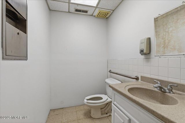 9 Wrangle Brook Road, Toms River, NJ 08755