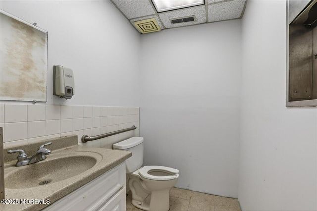 9 Wrangle Brook Road, Toms River, NJ 08755