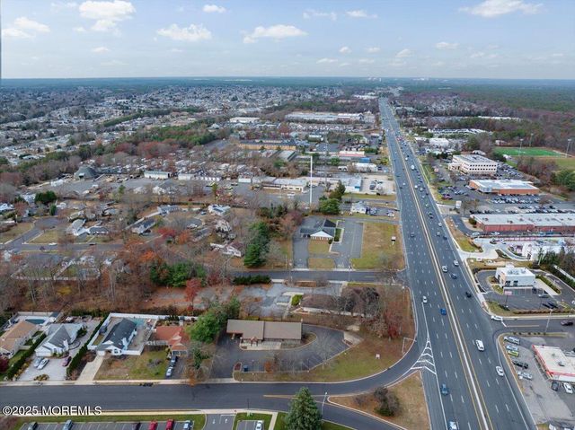 9 Wrangle Brook Road, Toms River, NJ 08755