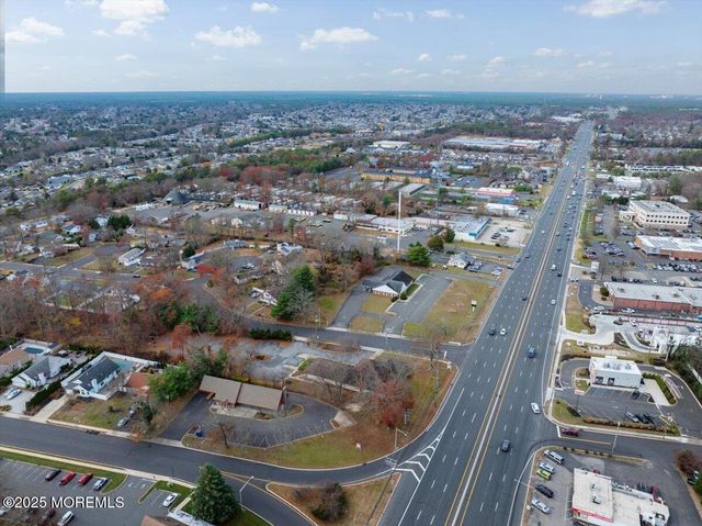 9 Wrangle Brook Road, Toms River, NJ 08755