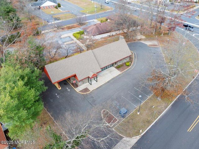 9 Wrangle Brook Road, Toms River, NJ 08755