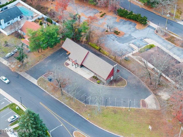 9 Wrangle Brook Road, Toms River, NJ 08755