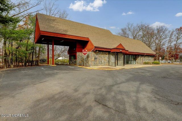 9 Wrangle Brook Road, Toms River, NJ 08755