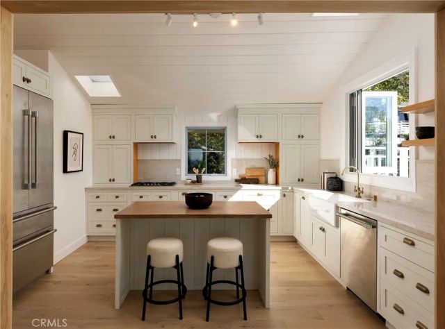 31927 Hayes Place, Laguna Beach, CA 92651