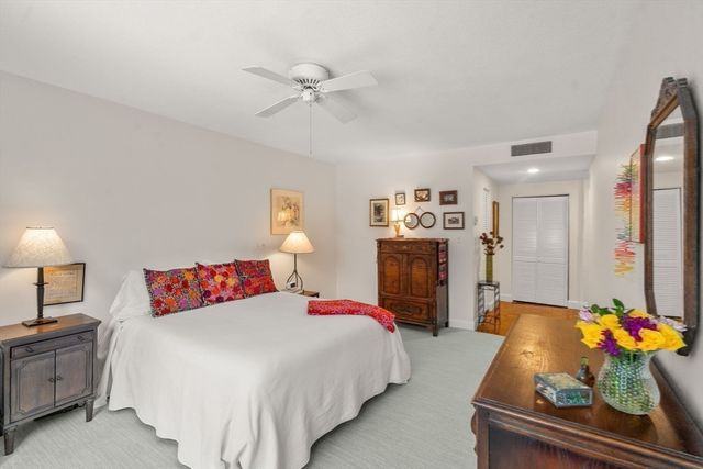 85 Grove St 203, Wellesley, MA 02482