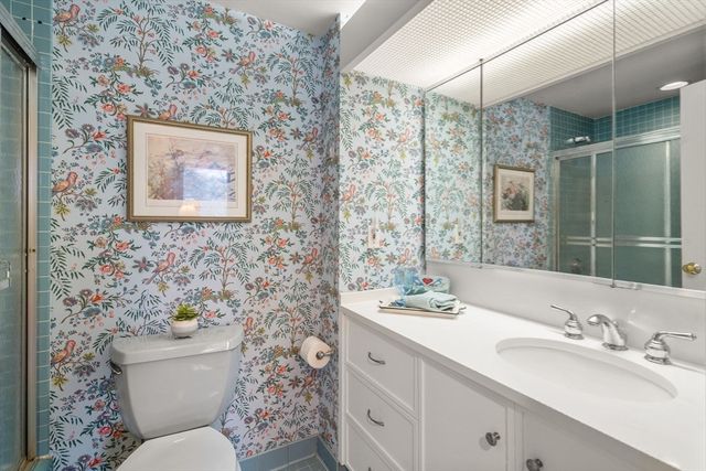 85 Grove St 203, Wellesley, MA 02482