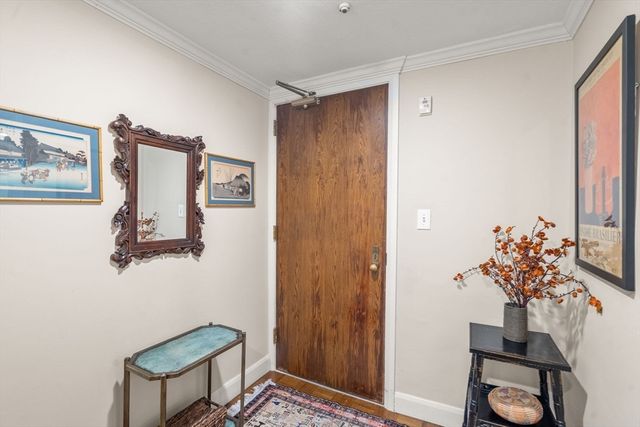 85 Grove St 203, Wellesley, MA 02482